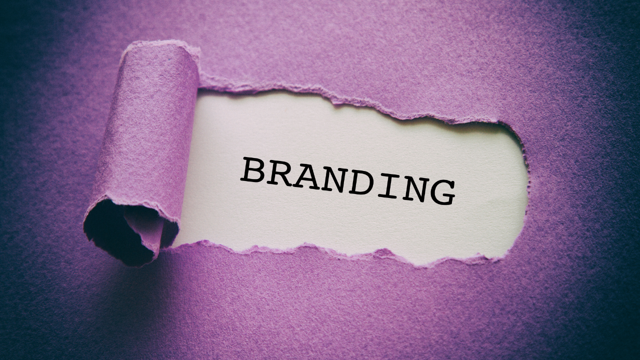 What’s the Best Scheduling App With Custom Branding for Client-Facing Pros?